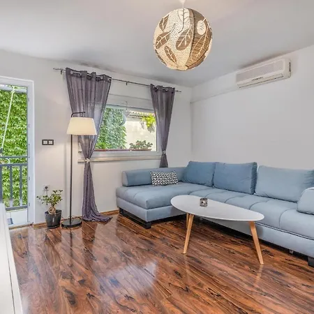 2 Bedroom Awesome In *