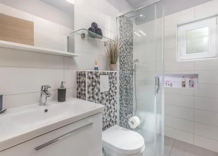 2 Bedroom Awesome In Selce