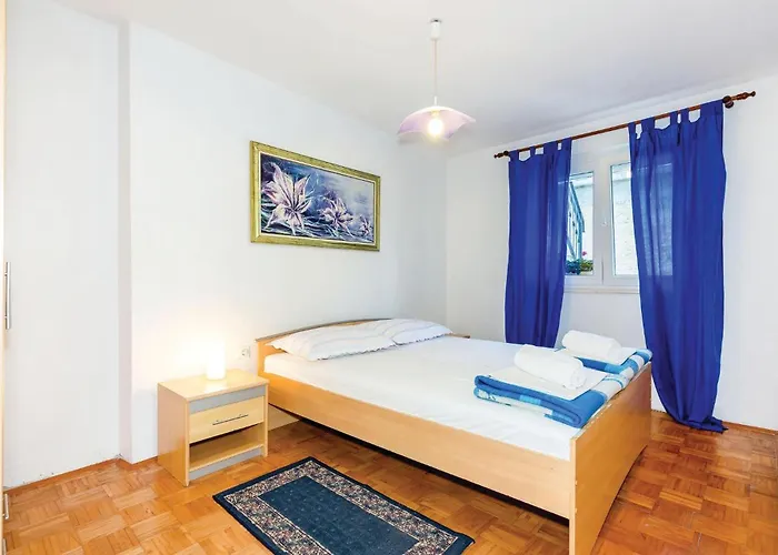 2 Bedroom Awesome In Lägenhet Selce