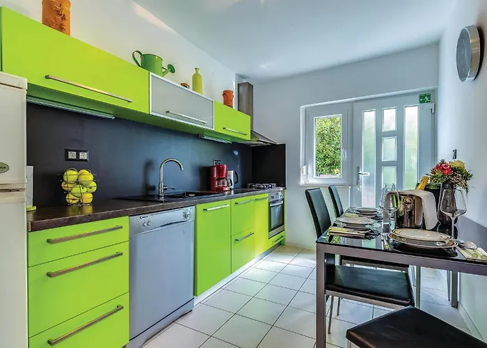 2 Bedroom Awesome In Lägenhet *