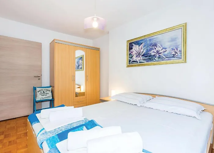 Lägenhet 2 Bedroom Awesome In Selce