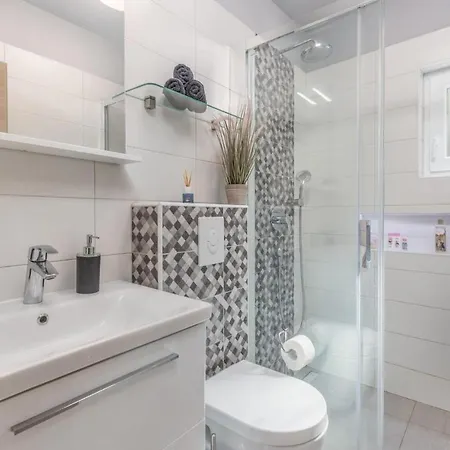 2 Bedroom Amazing In Selce