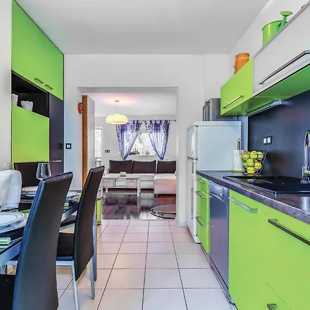 2 Bedroom Amazing In Selce